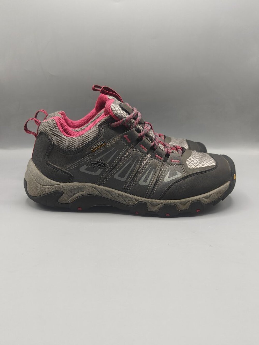Keen Oakridge Hiking Shoes Women's Size 10 Gray Pink Low Top Lace Up Outdoor